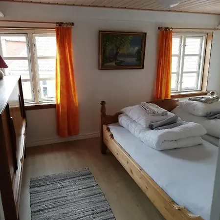 Byhus Lejlighed 1.sal Lejlighed Marstal